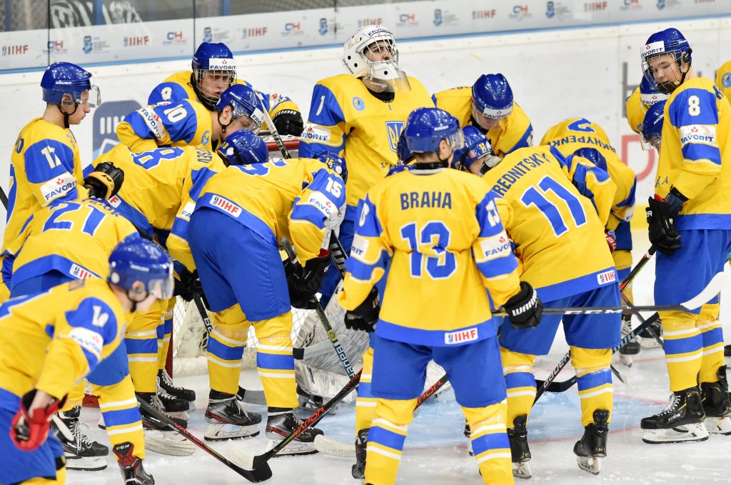 Збірна України з хокею декласувала поляків