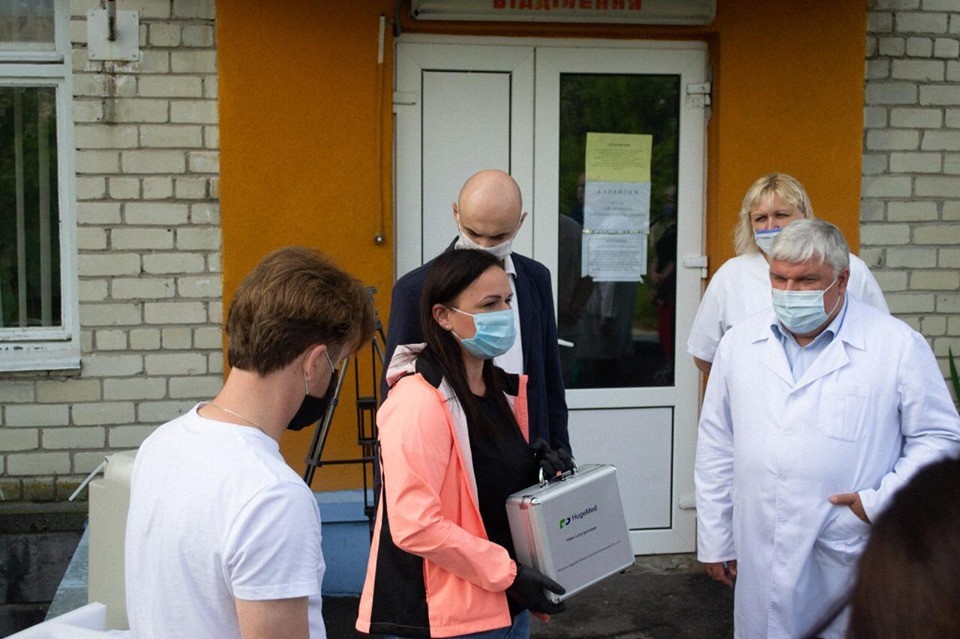 Лікарням півночі Рівненщини передали медобладнання на 600 тис грн